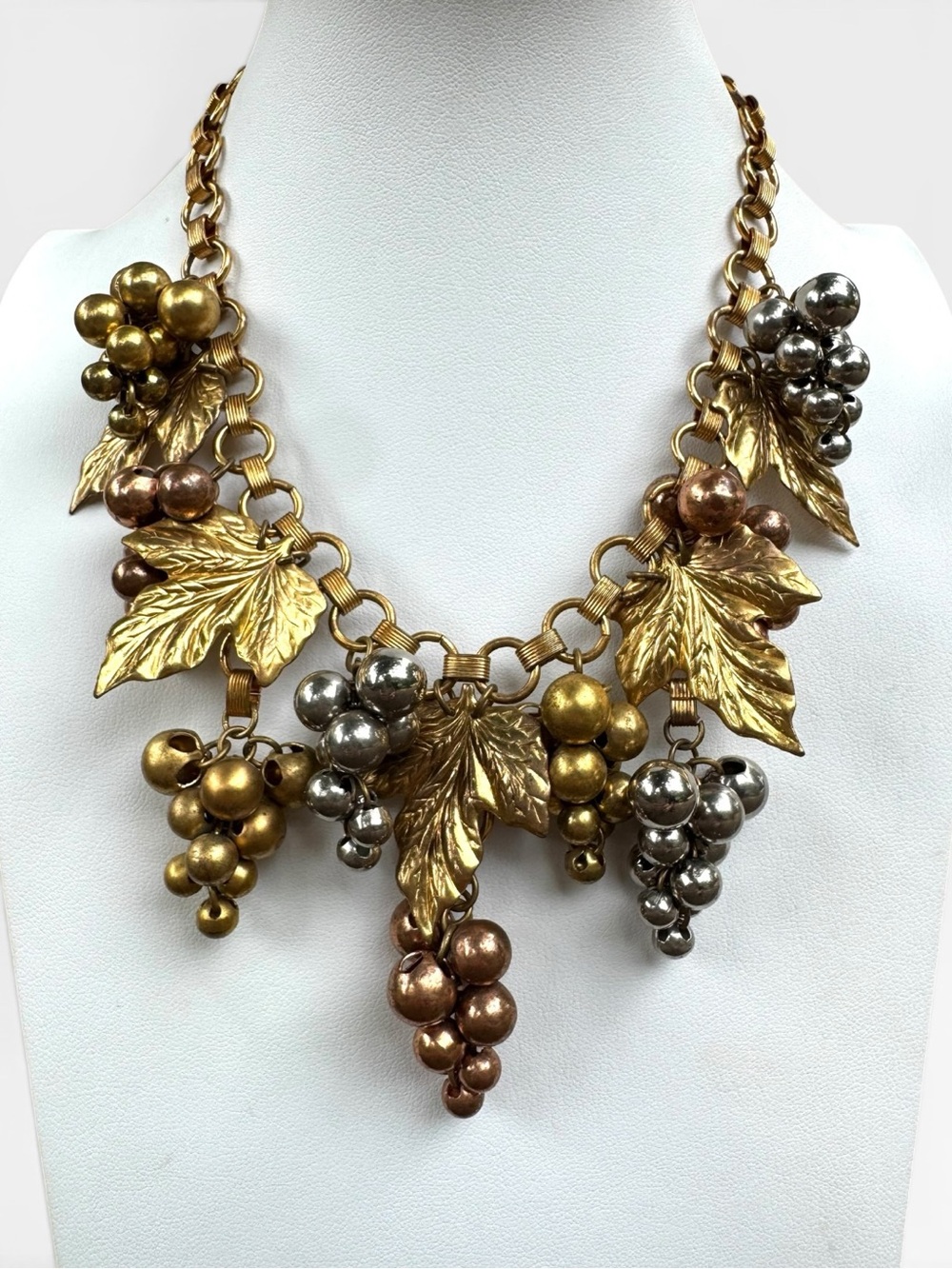 VINTAGE 1940s Copper, Gold-tone, & Silver-tone Grape Cluster Book-chain Necklace - Picture 6 of 11